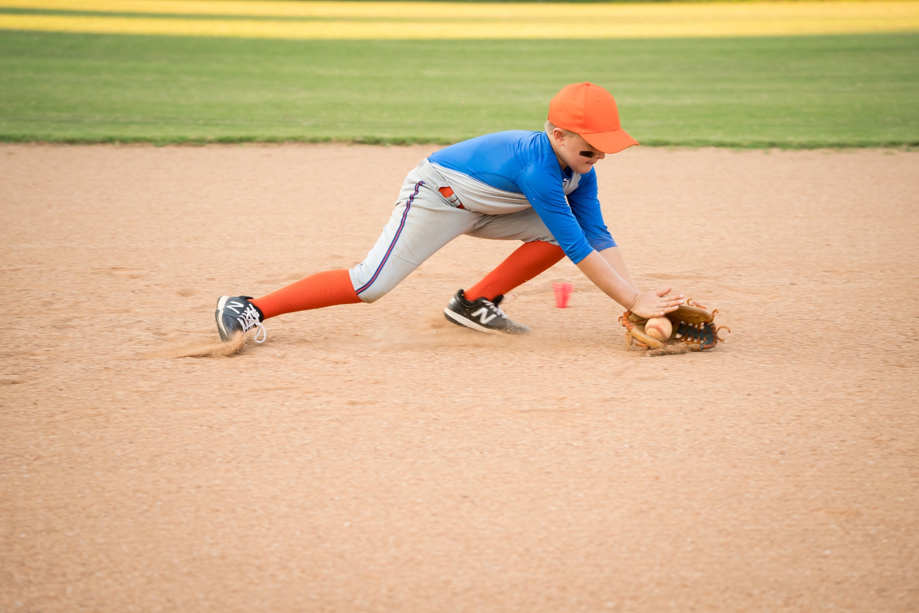 Fielding and defensive play – shot with Tamron 50-400mm F4.5-6.3 (Model A067)