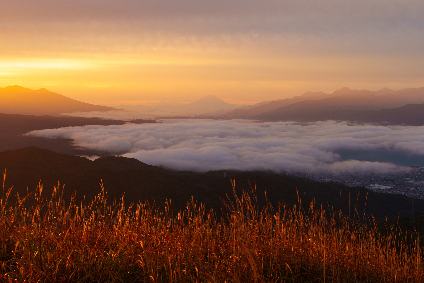 Cloud filling the valleys below the peaks – shot with Tamron 17-50mm F4 (Model A068)