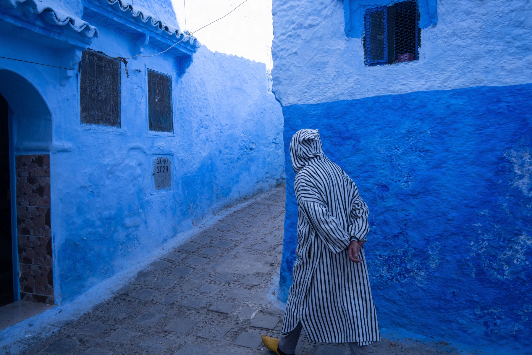 Look for Leading Lines – How to Use DSLR for Beginners: Camera Basics to Take Beautiful Photos