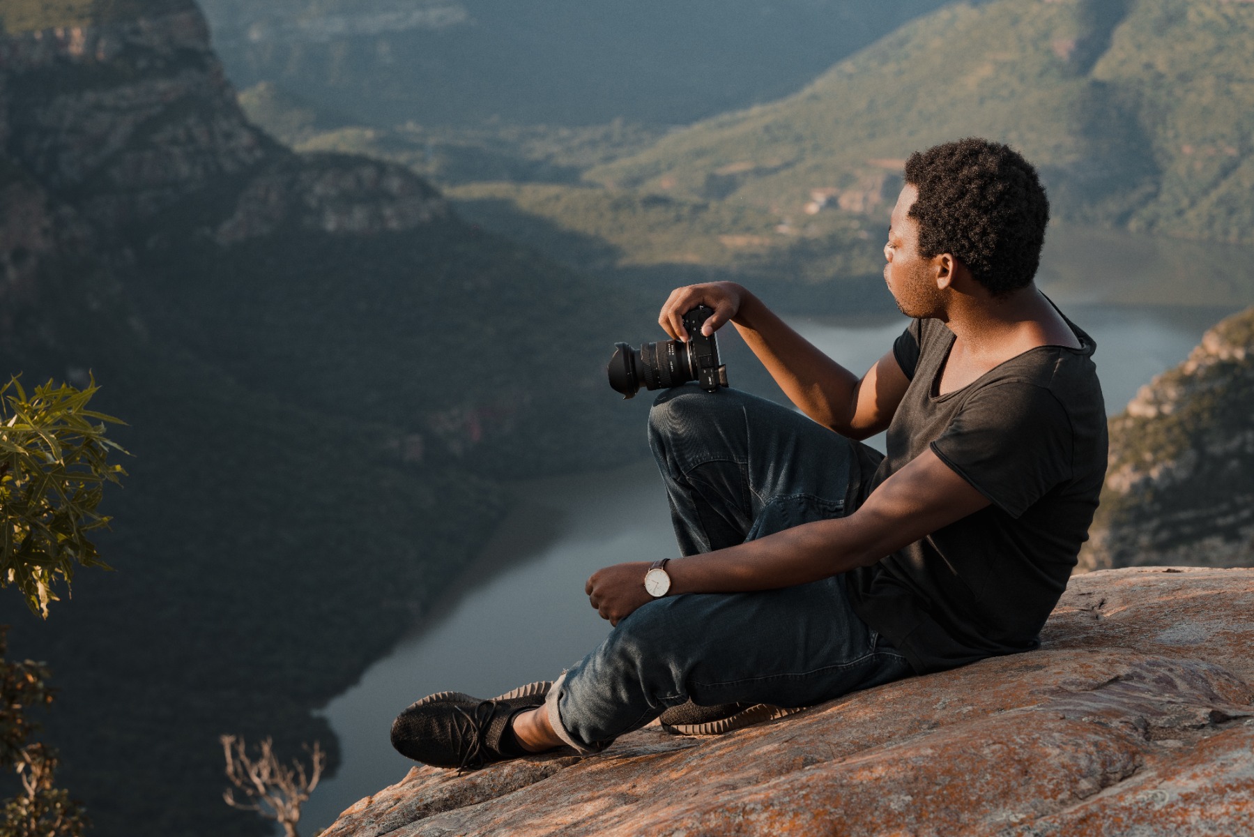 How to choose camera lenses for hiking