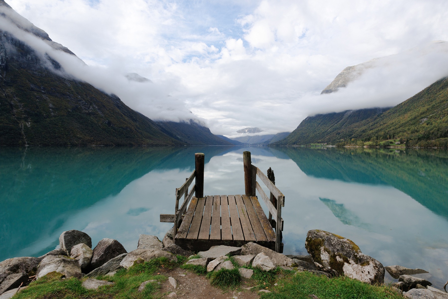 Ultra wide-angle RF lenses – shot with Tamron 11-20mm F2.8 (Model B060)