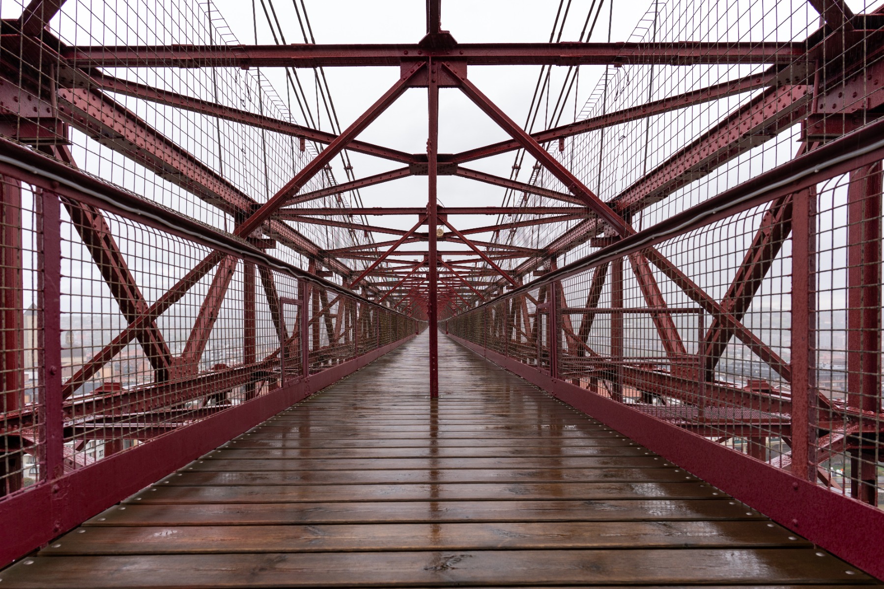 The vanishing point in perspective – shot with Tamron 24mm F2.8 (Model F051)
